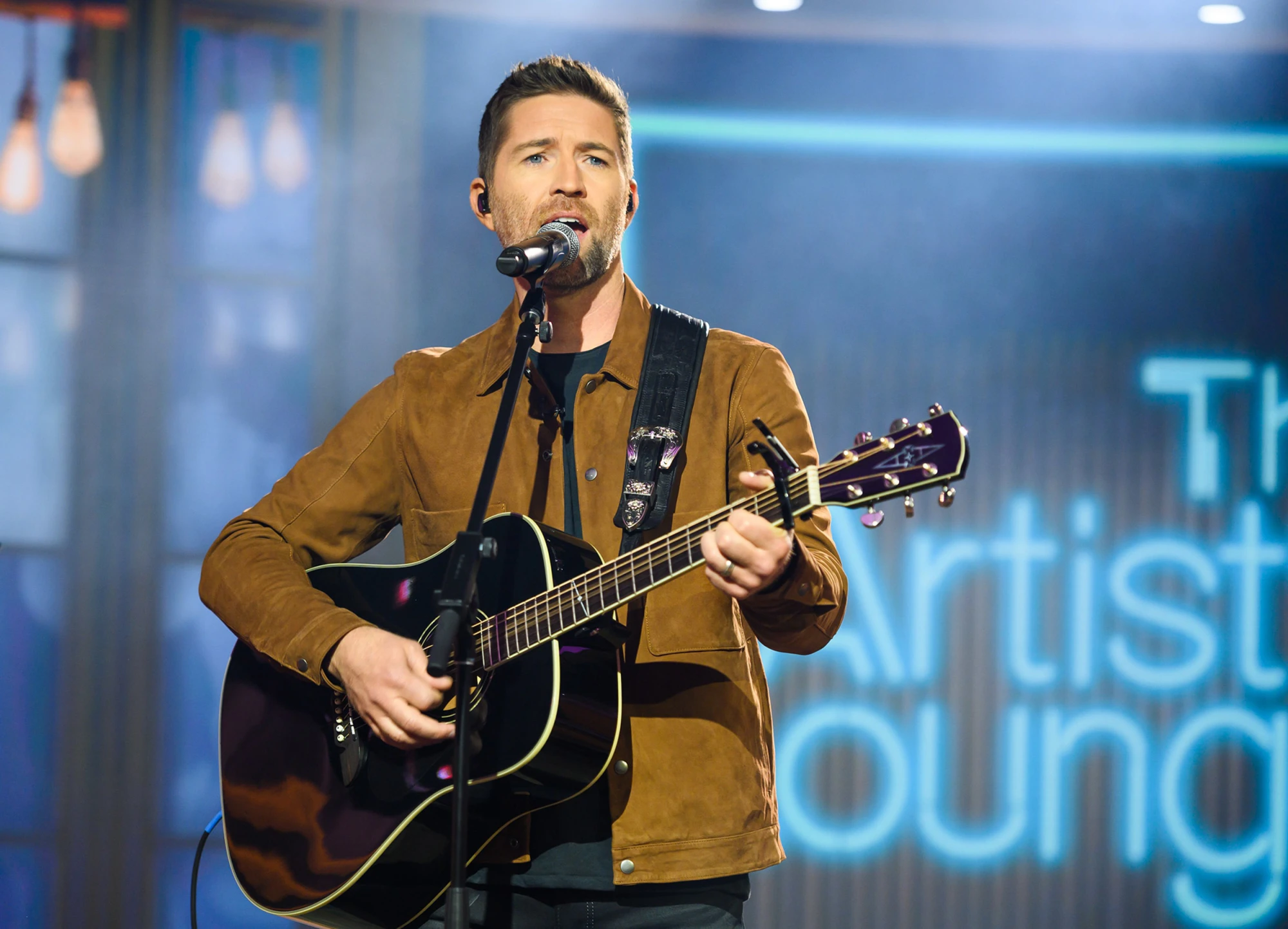 Josh Turner's Firecracker as the 2007 Everything Is Fine lead single he co-wrote with Shawn Camp and Pat McLaughlin