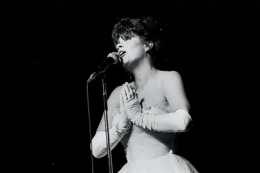Linda Ronstadt - Someone to Lay Down Beside Me 1976 | Hasten Down the Wind at 50, with one of Linda Ronstadt’s most intimate studio vocals